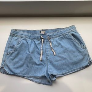 Roxy XL light denim shots with pockets from a smoke free pet free home